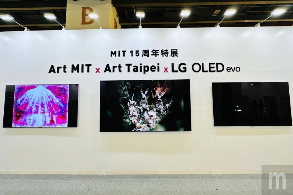 LG在台展示可調式42吋曲面OLED電視、全球最大97吋OLED電視