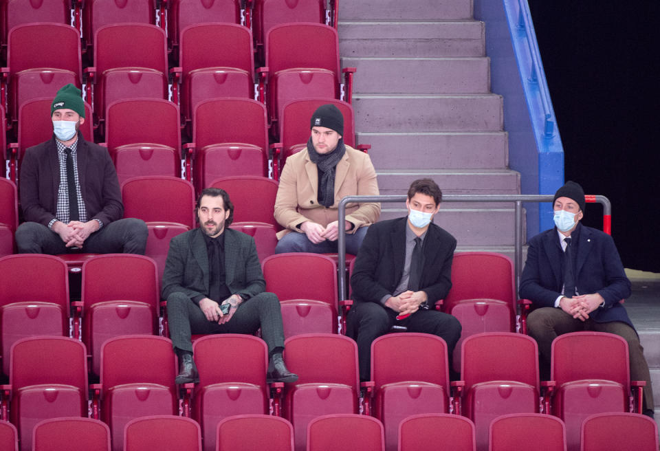 Players from the Montreal Canadiens sit and watch an NHL hockey game against the Anaheim Ducks during second period action in Montreal, Thursday, Jan. 27, 2022. (Graham Hughes/The Canadian Press via AP)