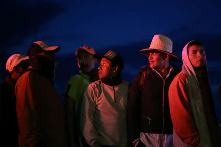 Migrants, part of a caravan of thousands traveling from Central America en route to the United States, queue for aid whilst they rest in a makeshift camp in Queretaro, Mexico, November 10, 2018. REUTERS/Hannah McKay