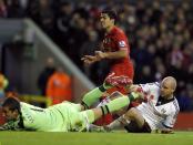 Liverpool's Luis Suarez (C) scores a goal against Fulham's goalkeeper Maarten Stekelenburg during their English Premier League soccer match at Anfield in Liverpool, northern England November 9, 2013.