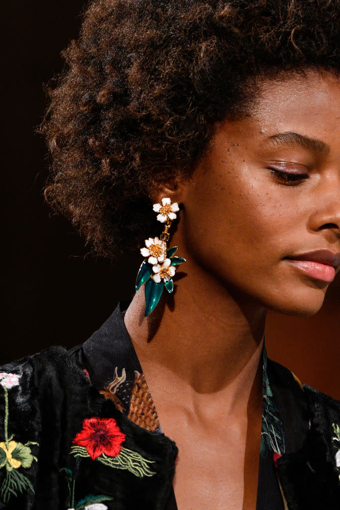 <p>Daisy floral earrings at the the Oscar de la Renta FW18 show. (Photo: Getty Images) </p>