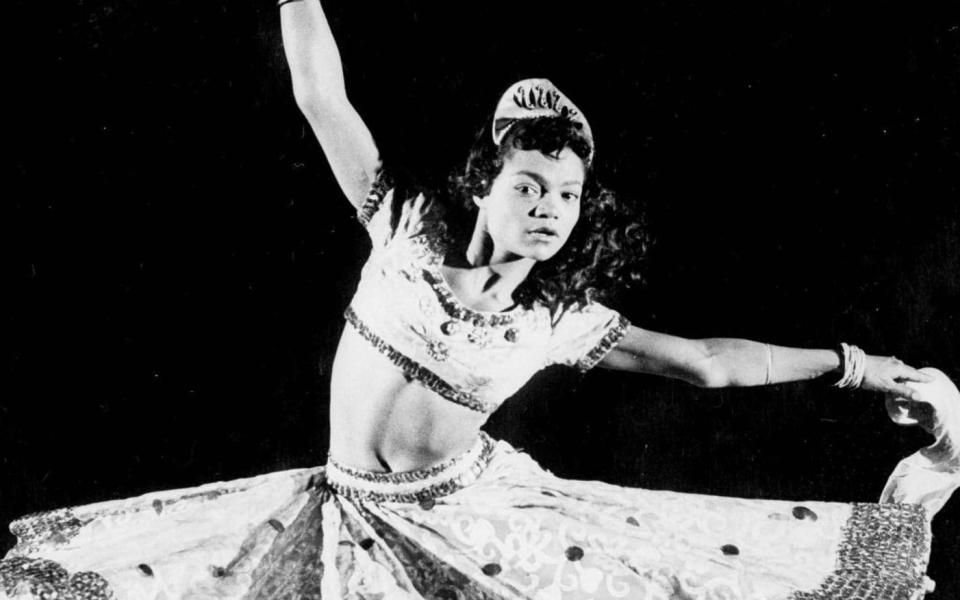 Eartha Kitt performs in 1955 - AP