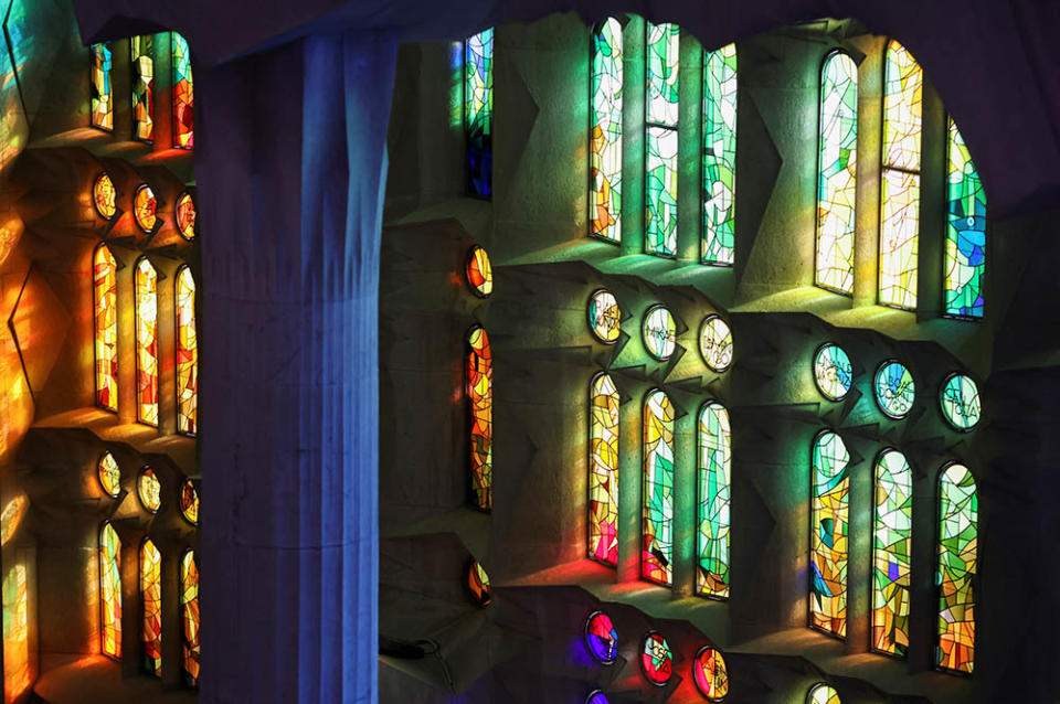 聖家堂內部的彩繪玻璃（Image Source : REUTERS/Nacho Doce）