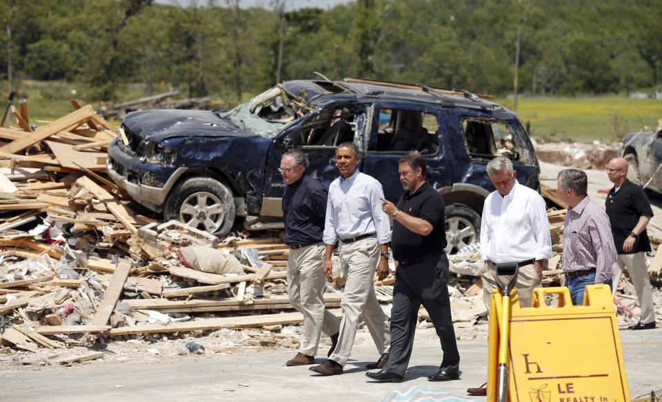 U.S. President Barack Obama visits the tornado devastated town of Vilonia, Arkansas May 7, 2014. The tornadoes were part of a storm system that blew through the Southern and Midwestern United States earlier this week, killing at least 35 people, including 15 in Arkansas. Obama has already declared a major disaster in Arkansas and ordered federal aid to supplement state and local recovery efforts. (REUTERS/Kevin Lamarque)