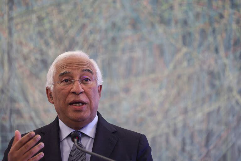 El Primer Ministro de Portugal, Antonio Costa, anunció que dimitiría hoy como jefe de Estado a raíz de un escándalo de corrupción relacionado con contratos energéticos.