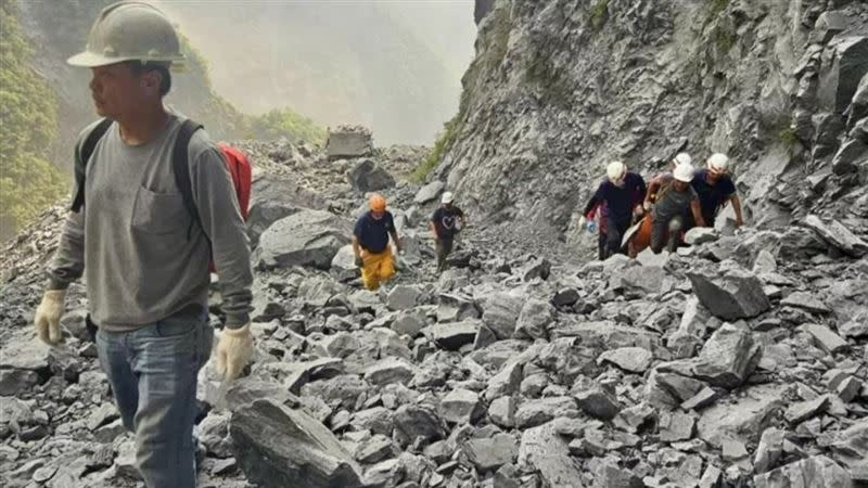 連男1家3口地震時人在小錐麓步道，連男遭落石擊中罹難，曾共事的同仁都說他是個「熱心的大哥」。（圖／資料畫面）