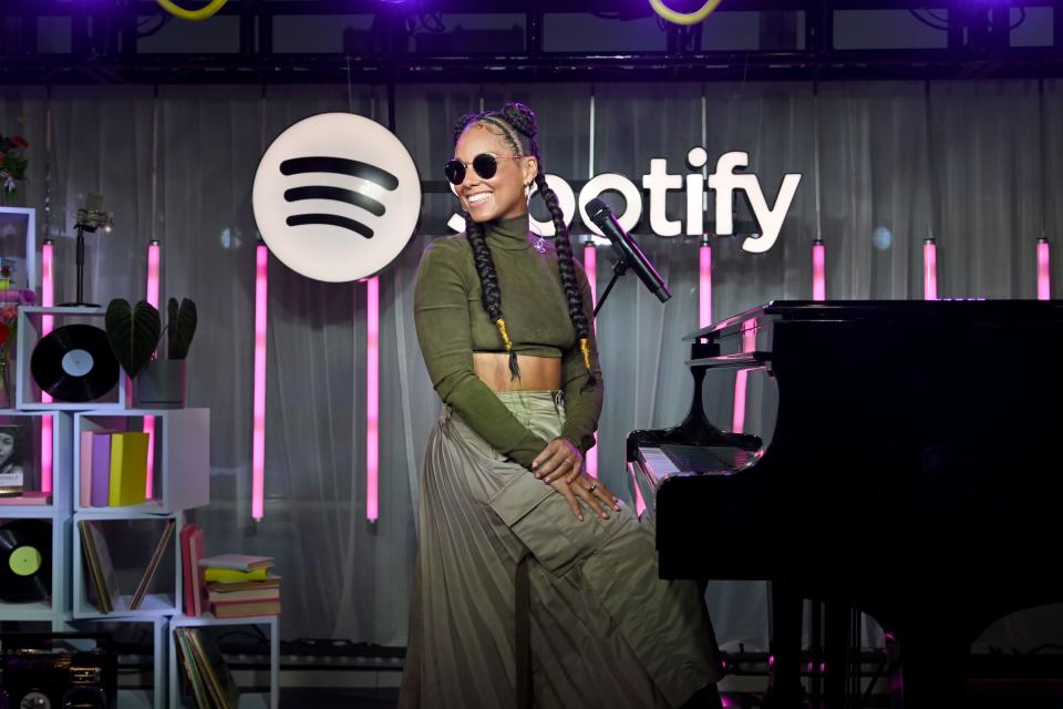 NEW YORK, NEW YORK - OCTOBER 03: Alicia Keys performs onstage at The Future of Audiobooks Event with Spotify 2023 on October 03, 2023 in New York City. (Photo by Noam Galai/Getty Images for Spotify )