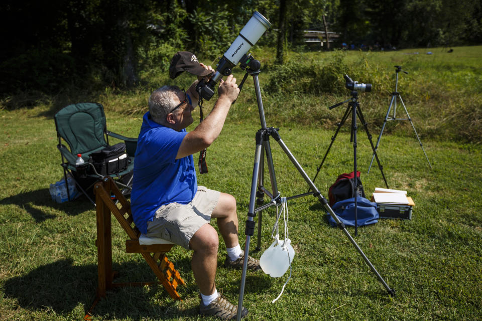 Solar eclipse fever: Americans witness the celestial event