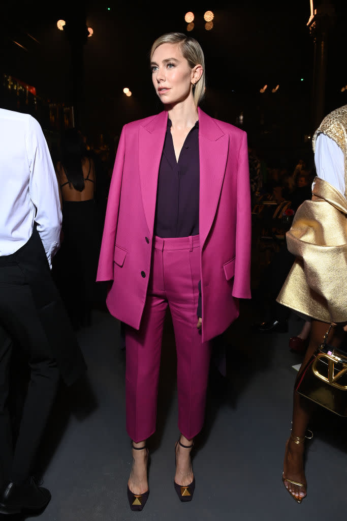 <p>L’actrice anglaise, révélée dans le rôle de la princesse Margaret dans <em>The Crown</em>, s’est offert un moment so French en assistant au défilé Valentino qui s’est déroulé dans un décor de café parisien. ©Getty Images</p> 