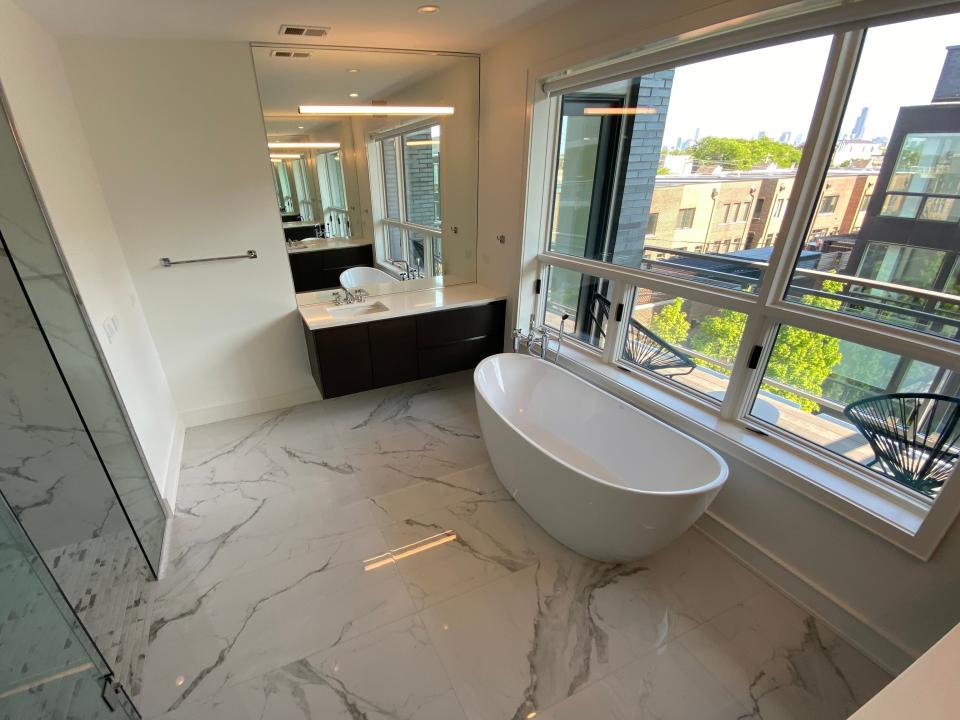 The master bathroom with marble floors and bathtub at the norweta