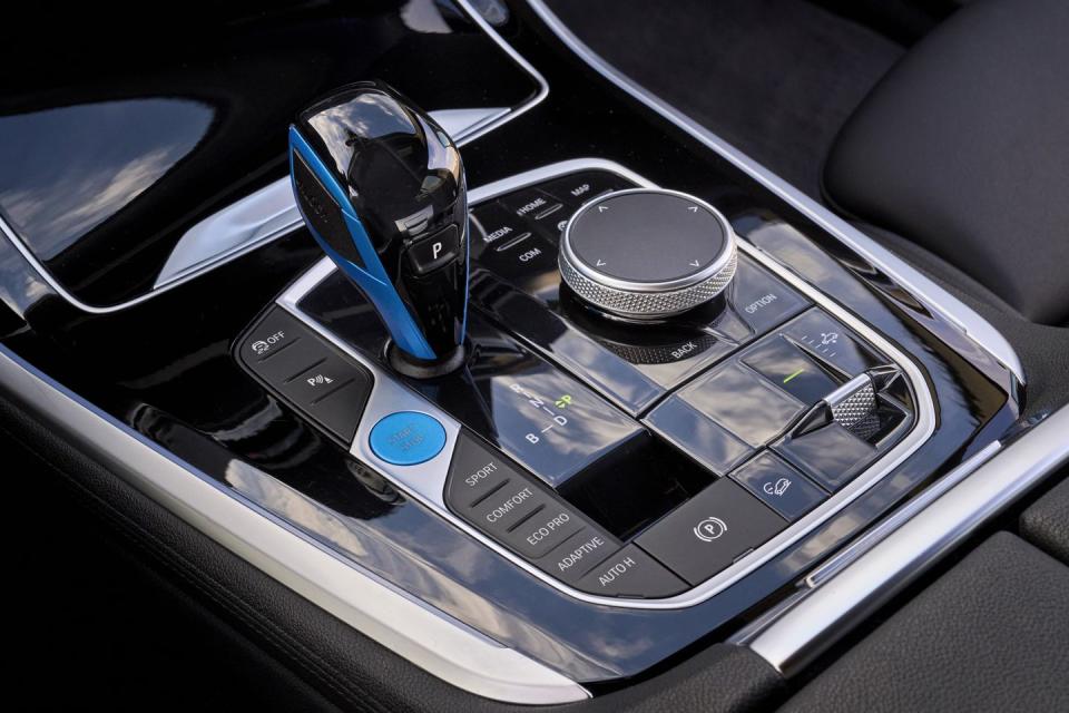 <p>2023 BMW iX5 Hydrogen prototype</p>