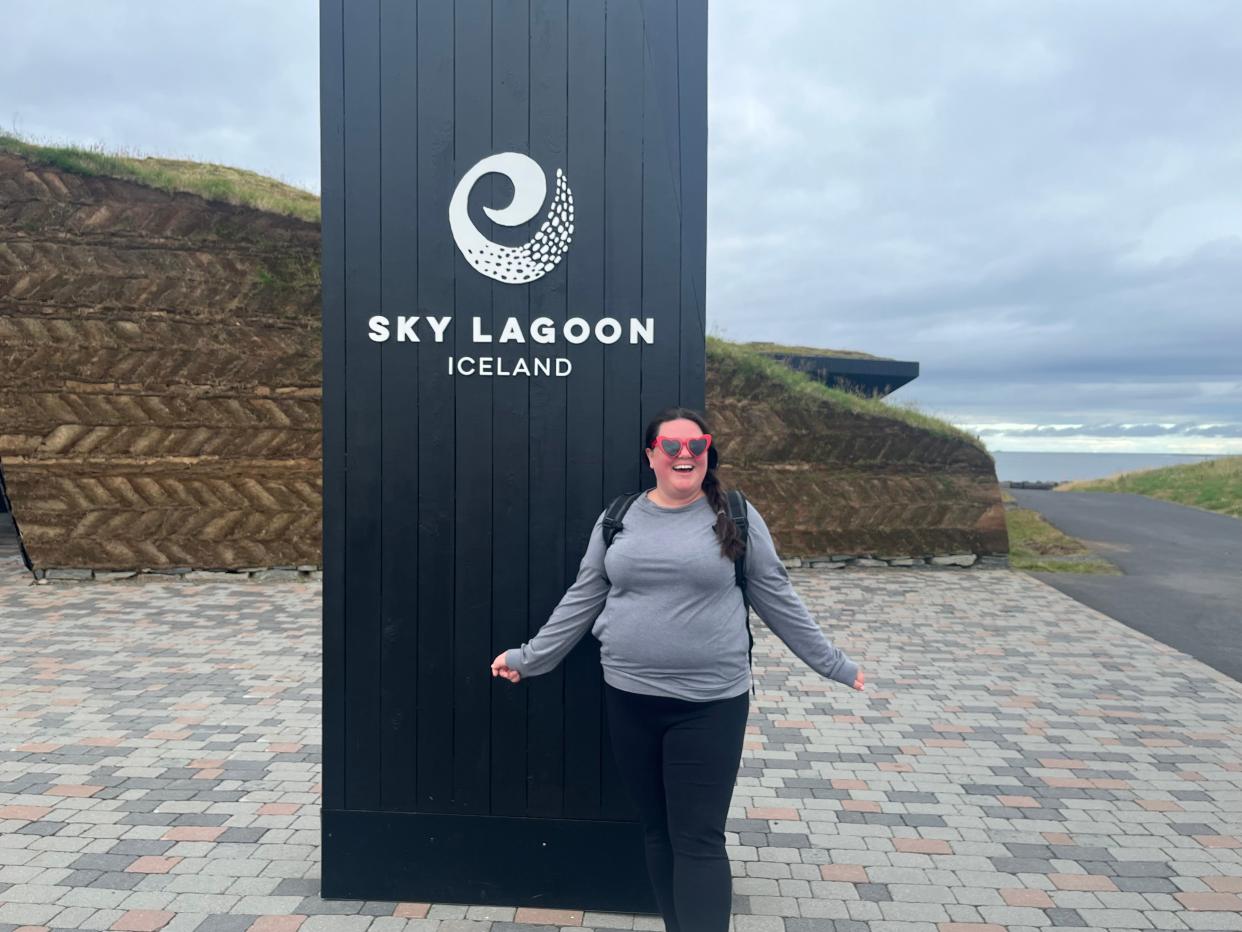 megan posing at the sky lagoon sign