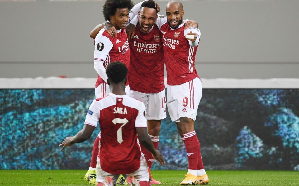 Pierre-Emerick Aubameyang celebrates with Willian, Alexander Lacazette and Bukayo Saka - GETTY IMAGES