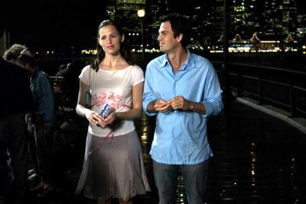 Jennifer Garner and Mark Ruffalo in '13 Going on 30.' - Credit: ©Columbia Pictures/Courtesy Everett Collection