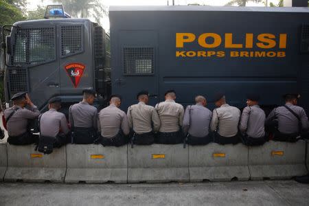 Police relax near the court ahead of the verdict for Jakarta's Governor Basuki Tjahaja Purnama blasphemy trial in Jakarta, Indonesia May 9, 2017. REUTERS/Darren Whiteside