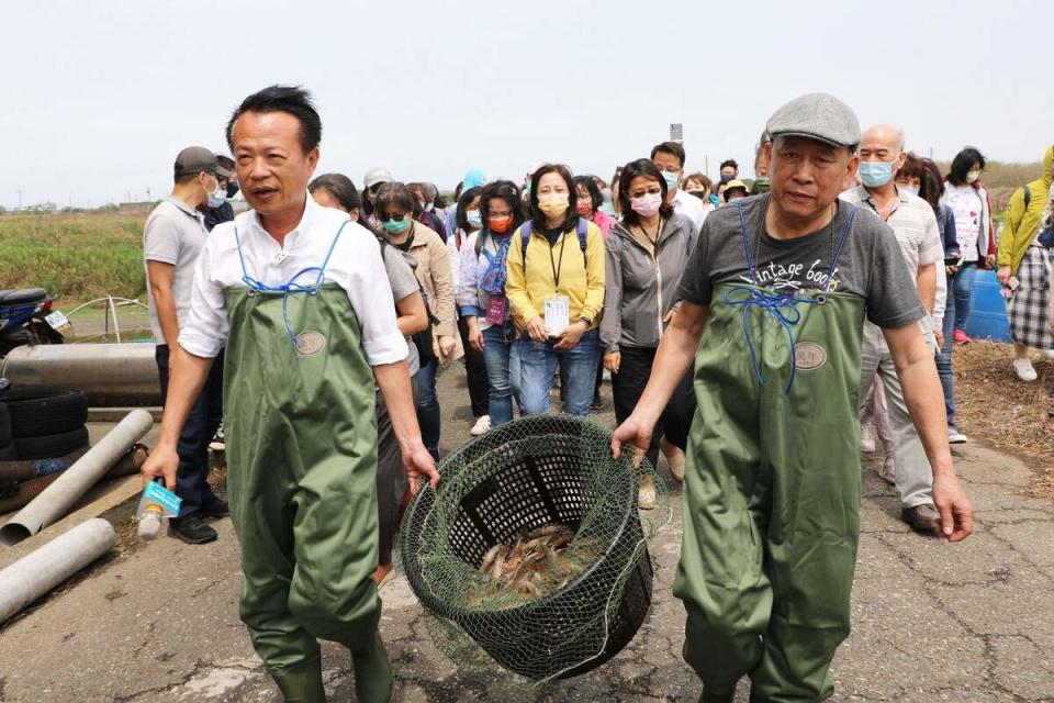 嘉義縣長翁章梁推嘉縣優鮮水產直送，超商取貨。   圖：嘉義縣政府/提供