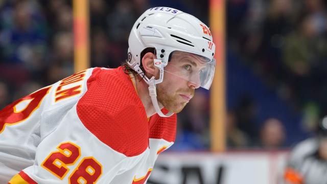 Calgary Flames forward Elias Lindholm has shifted gears from struggling to  scorching - FlamesNation