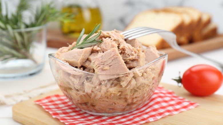 Canned tuna in a bowl 