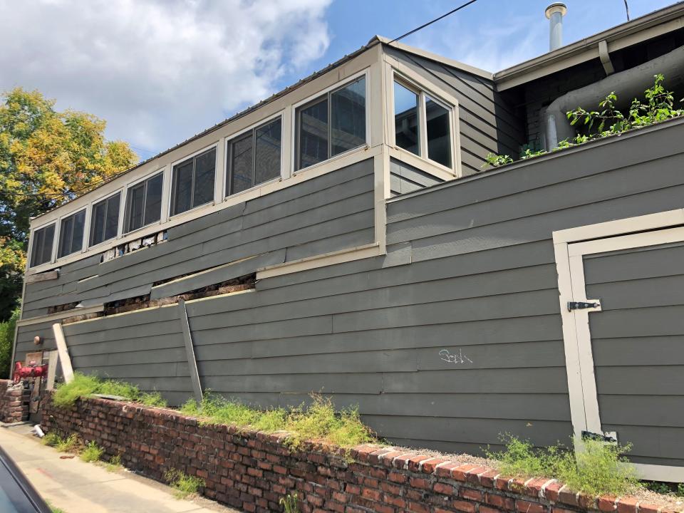 The nation’s first Ruby Tuesday restaurant opened here in 1972 after Sandy Beall and others converted a former home and later added a garden room. The restaurant building, which never expanded down to Cumberland Avenue where Stefanos operated, was in recent years the site of the Outlook bar.