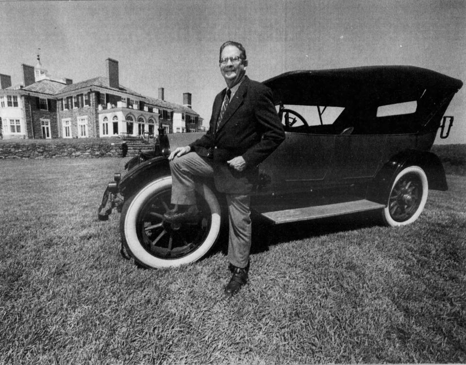 In this June 2000 photo, Irénée du Pont Jr. stands in front of his 1918 Cadillac in front of his mansion, Granogue.