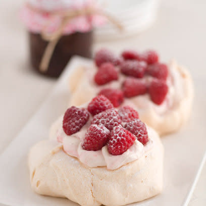 Raspberry Pavlova: Recipes