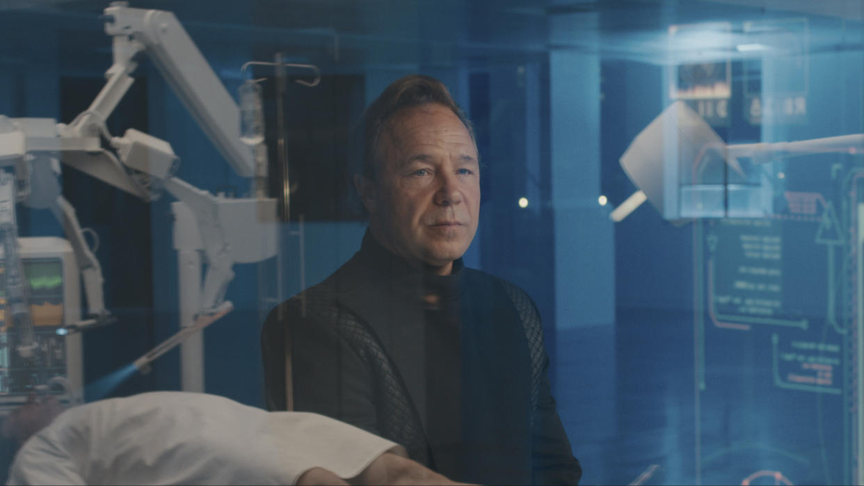  Bodies on Netflix sees Stephen Graham playing the show's villian Elias Mannix. 