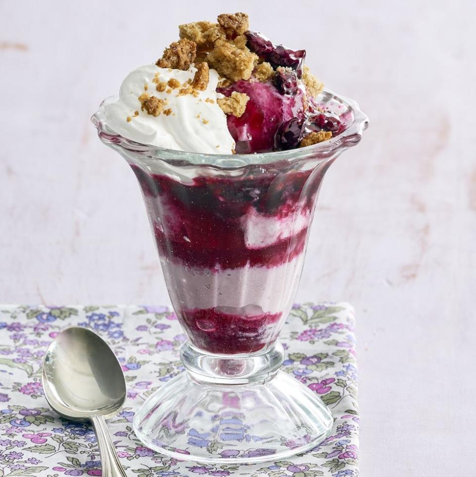 Blueberry Crumble Sundaes