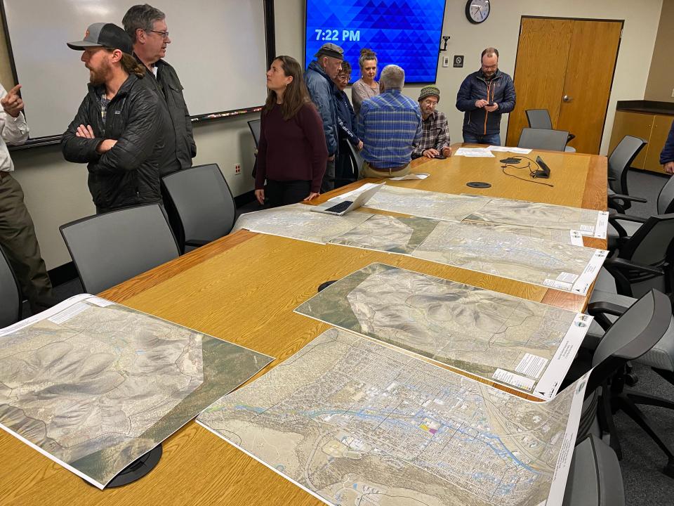 Residents, engineers and city staff discuss flood mitigation projects alongside the latest modeling   estimates.