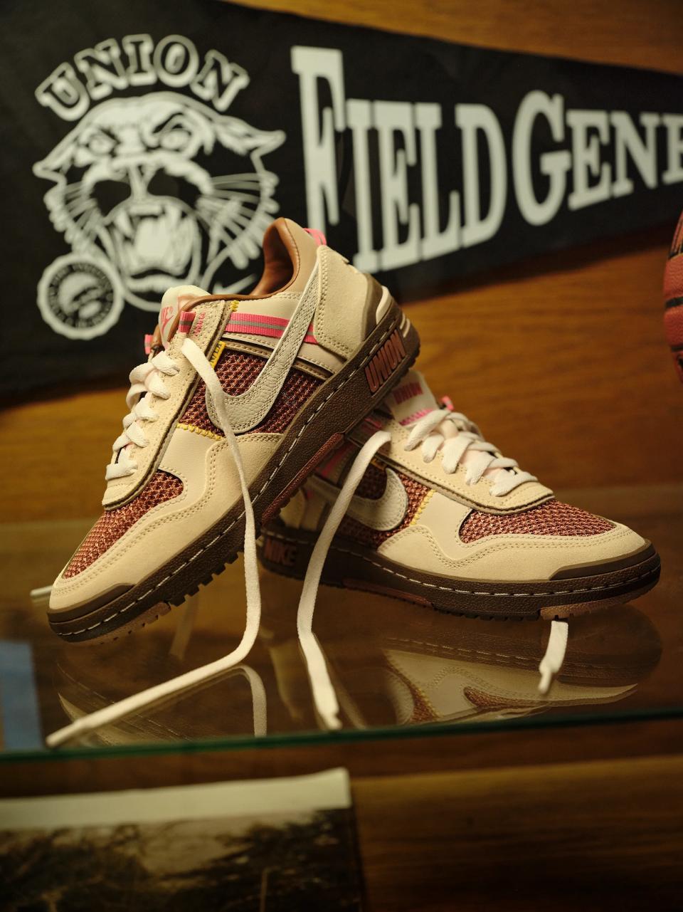 Union Nike Field General Guava