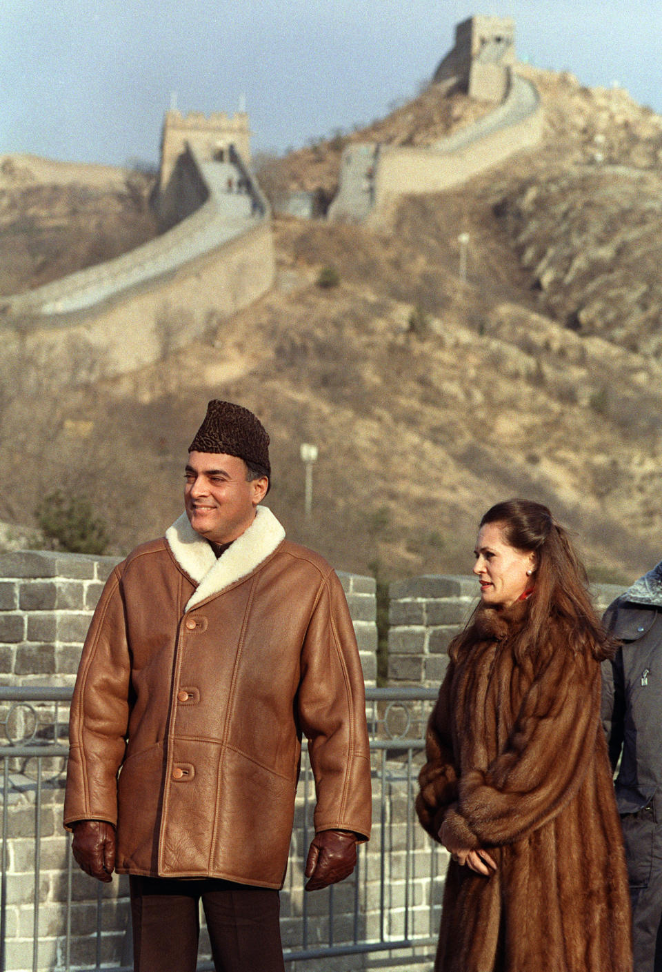 Indian Premier Rajiv Gandhi and his Italian-born wife Sonia visit 20 December 1988 in Badaling the Great Wall during their trip to China. On 21 May 1991, Rajiv Gandhi, then Indian Prime minister, was assassinated by a woman activist allegedly belonging to Sri Lankan Liberation Tigers of Tamil Eelam (LTTE) rebels. Sonia, eleven years after the assassination of Rajiv, is leading a revival of the Congress party and carrying forward the legacy of India's most powerful political dynasty. AFP PHOTO JOHN GIANNINI (Photo credit should read JOHN GIANNINI/AFP via Getty Images)