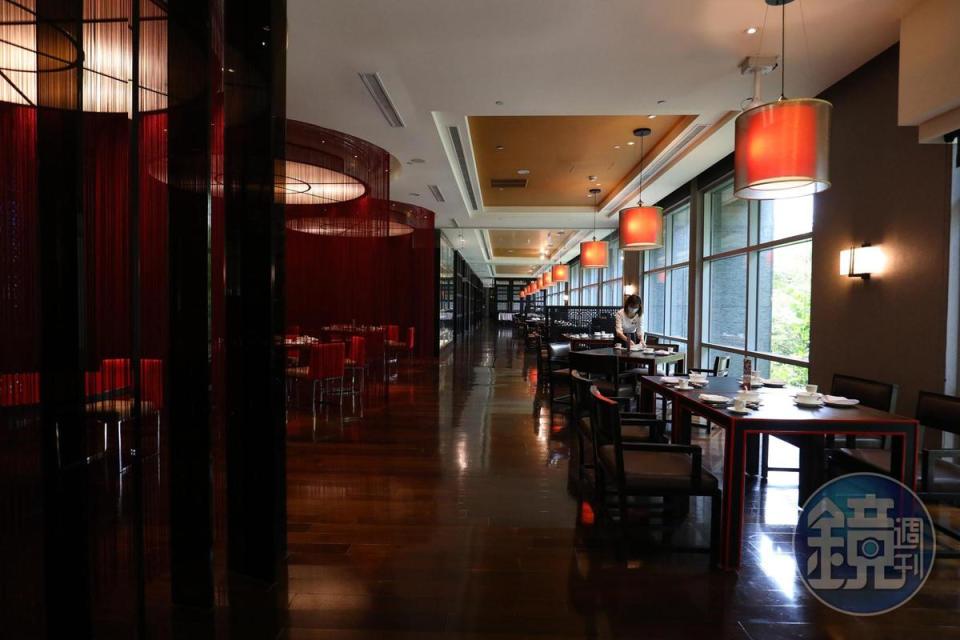 味坊中餐廳位於酒店2樓，白天享有極佳的採光。