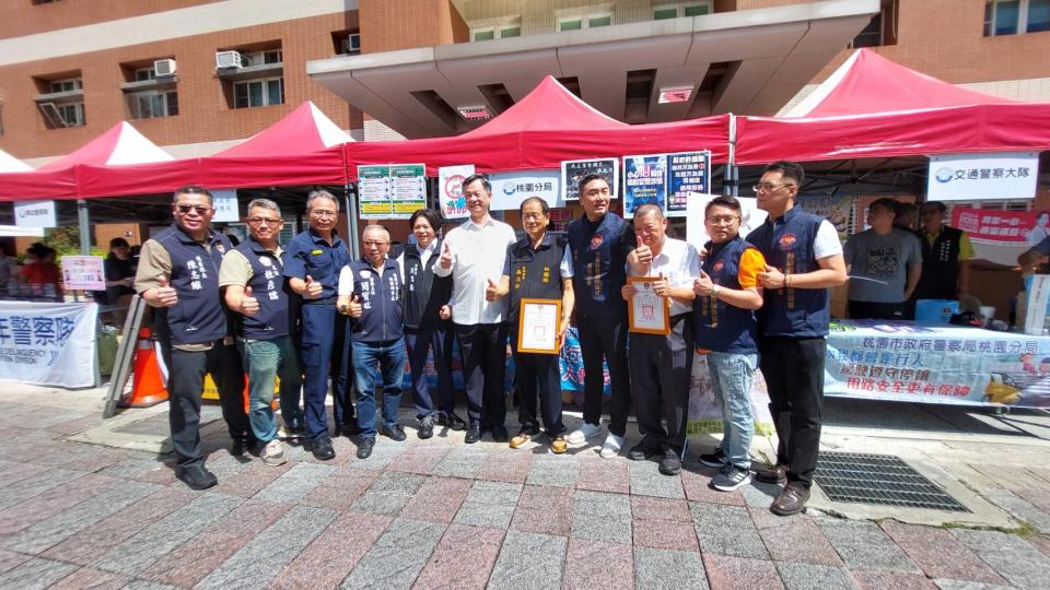 桃園分局與台灣血液基金會新竹捐血中心舉辦113年警察節「SHOW出你的一臂之力捐血活動」。圖：警方提供