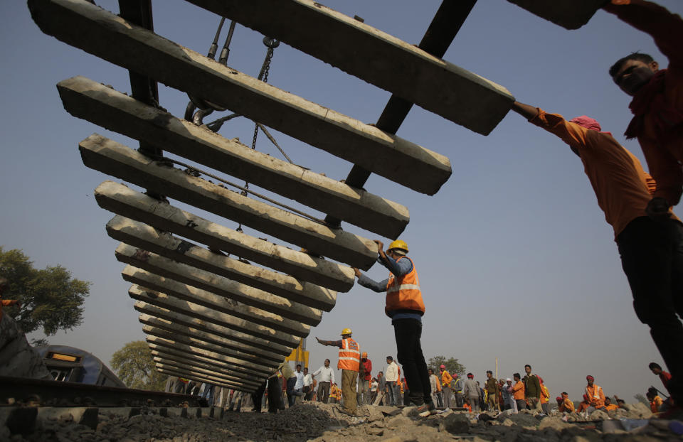 Train derails in northern India