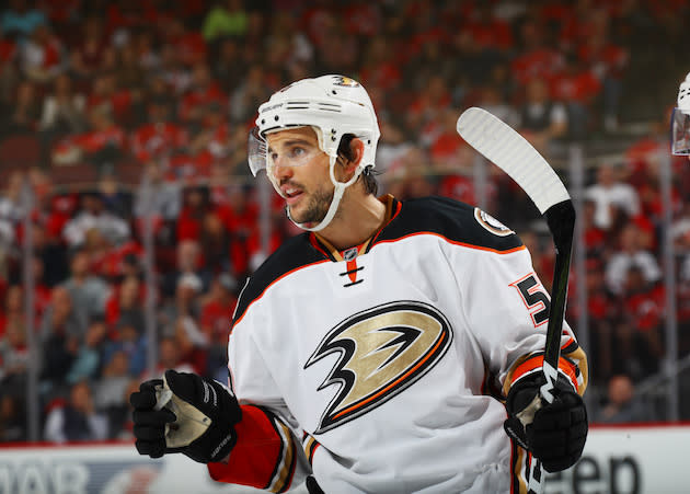 NEWARK, NJ – OCTOBER 18: Antoine Vermette #50 of the Anaheim Ducks skates against the New Jersey Devils at the Prudential Center on October 18, 2016 in Newark, New Jersey. (Photo by Bruce Bennett/Getty Images)