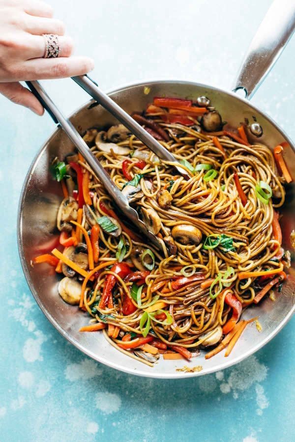 <strong>Get the <a href="http://pinchofyum.com/lo-mein?utm_content=buffer03b63&amp;utm_medium=social&amp;utm_source=pinterest.com&amp;utm_campaign=budgetbytesbuffer" target="_blank">15 Minute Lo Mein recipe</a>&nbsp;from Pinch of Yum</strong>