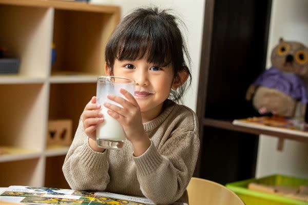 成長拉警報 99%孩童鈣不足    柚子醫生：每日兩份鮮乳，掌握成長關鍵！