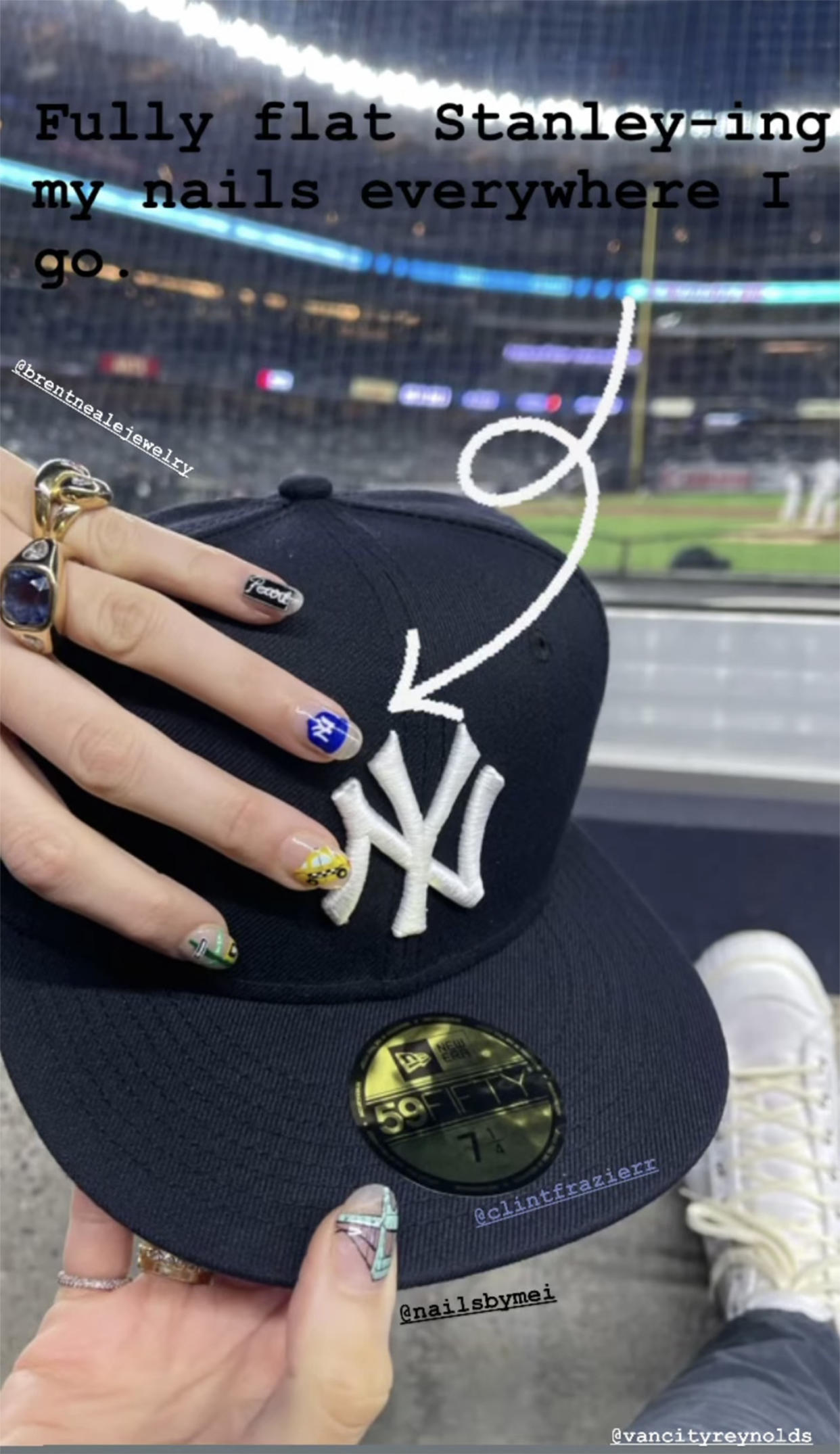 Lively showed off her New York City-themed manicure. (Blake Lively / Instagram)