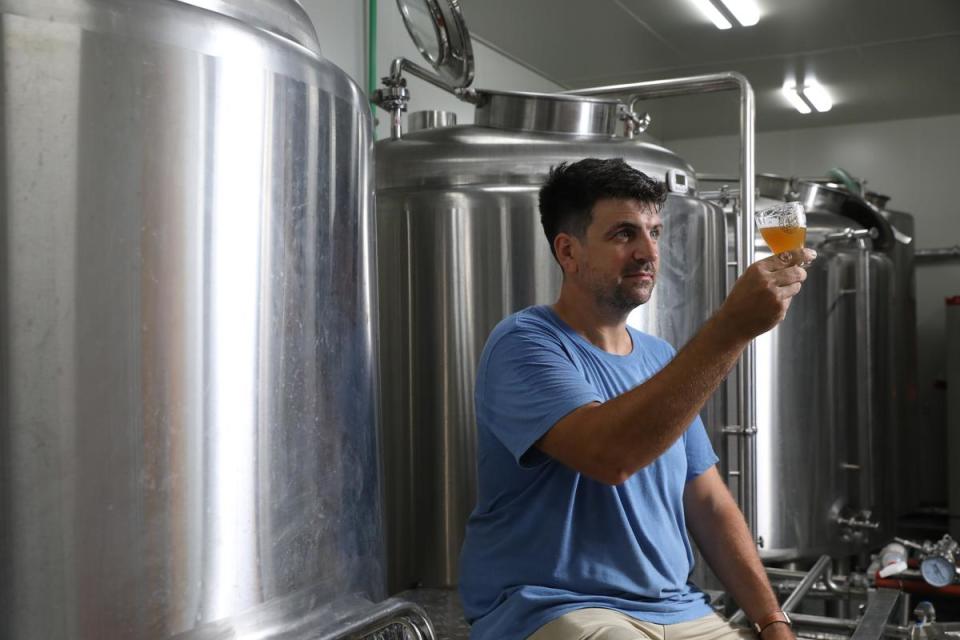 首席釀酒師方文生（Vincent Farge），擅長釀製比利時啤酒，又是老闆姐夫，釀酒重責大任非他莫屬。