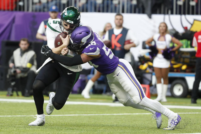 Minnesota Vikings defensive back Jaylin Williams warms up before a  preseason NFL football game against the Tennessee Titans, Saturday, Aug.  19, 2023, in Minneapolis. (AP Photo/Bruce Kluckhohn Stock Photo - Alamy