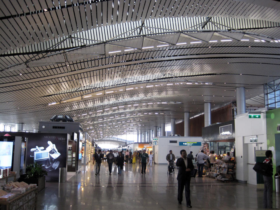 Con una puntuación de 8,27, el Aeropuerto Internacional Rajiv Gandhi es el octavo mejor del mundo. Se encuentra en la ciudad india de Hyderabad e inició sus operaciones comerciales en 2008. (Foto: <a href="http://commons.wikimedia.org/wiki/File:©India.Andhra_Pradesh.Hyderabad.Rajiv_Gandhi_International_Airport-13.JPG" rel="nofollow noopener" target="_blank" data-ylk="slk:Wikimedia Commons;elm:context_link;itc:0;sec:content-canvas" class="link ">Wikimedia Commons</a> / SridharSaraf / <a href="http://creativecommons.org/licenses/by-sa/3.0/deed.en" rel="nofollow noopener" target="_blank" data-ylk="slk:CC BY-SA 3.0;elm:context_link;itc:0;sec:content-canvas" class="link ">CC BY-SA 3.0</a>).