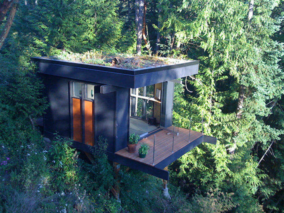 <p>Harto de tener que desplazarse para trabajar, el arquitecto Peter Frazier diseñó su propio estudio en la parte superior de su casa entre las copas de los árboles de una zona boscosa de la bahía de Chuckanut, en el estado de Washington. (Foto: Uiarchitects). </p>