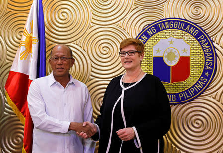 Australian Defense Minister Marise Payne shakes hands with her Filipino counterpart Delfin Lorenzana, before their meeting to discuss military strategy and assistance in the Philippines' fight against Islamist militants in Marawi, at Villamor Air Base in Pasay, Metro Manila, Philippines, September 8, 2017. REUTERS/Erik De Castro