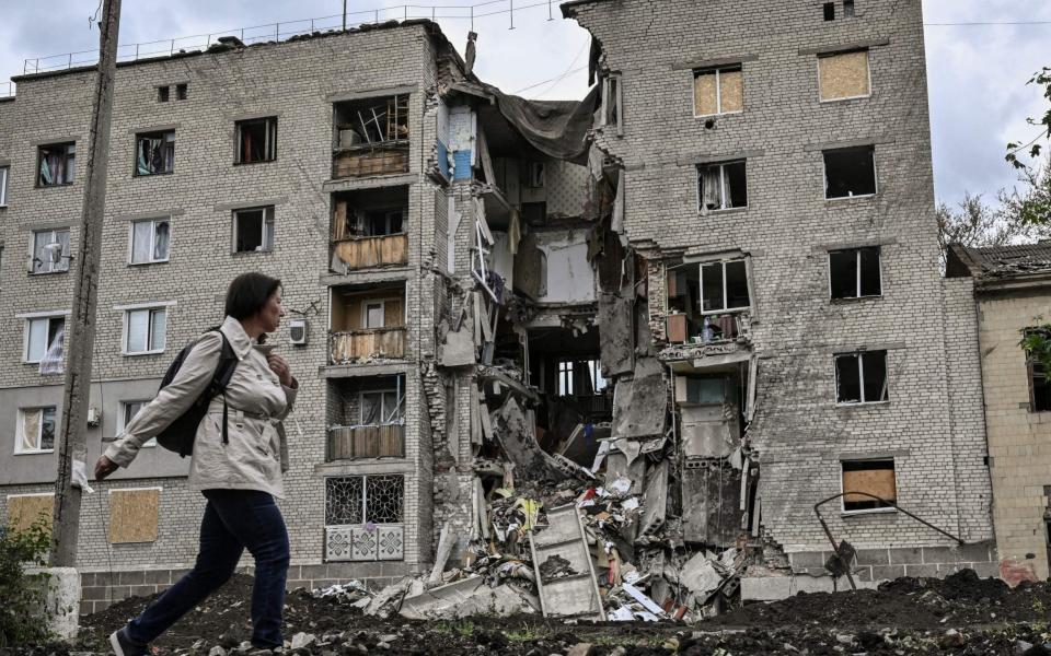 A destroyed apartment building in Bakhmut in the eastern Ukrainian region of Donbas - ARIS MESSINIS/AFP 