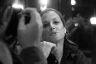 <p>Romy Schneider ist einer der faszinierendsten Stars der deutschen Filmgeschichte. Samtweich, verführerisch, aber auch manipulativ – diese Mischung bringt Regisseurin Emily Atef in „3 Tage in Quiberon“ auf die Leinwand. Marie Bäumer verkörpert grandios die Diva, die sich 1981 in den titelgebenden Kurort zurückzieht. Dort lässt sich Schneider von einem „Stern“-Journalisten interviewen. Das Treffen wird zum Machtkampf, in dem beide Seiten mit schmutzigen Tricks kämpfen. Der Film kommt am 12. April in die Kinos. (Bild: Peter Hartwig/Rohfilm Factory/Prokino) </p>