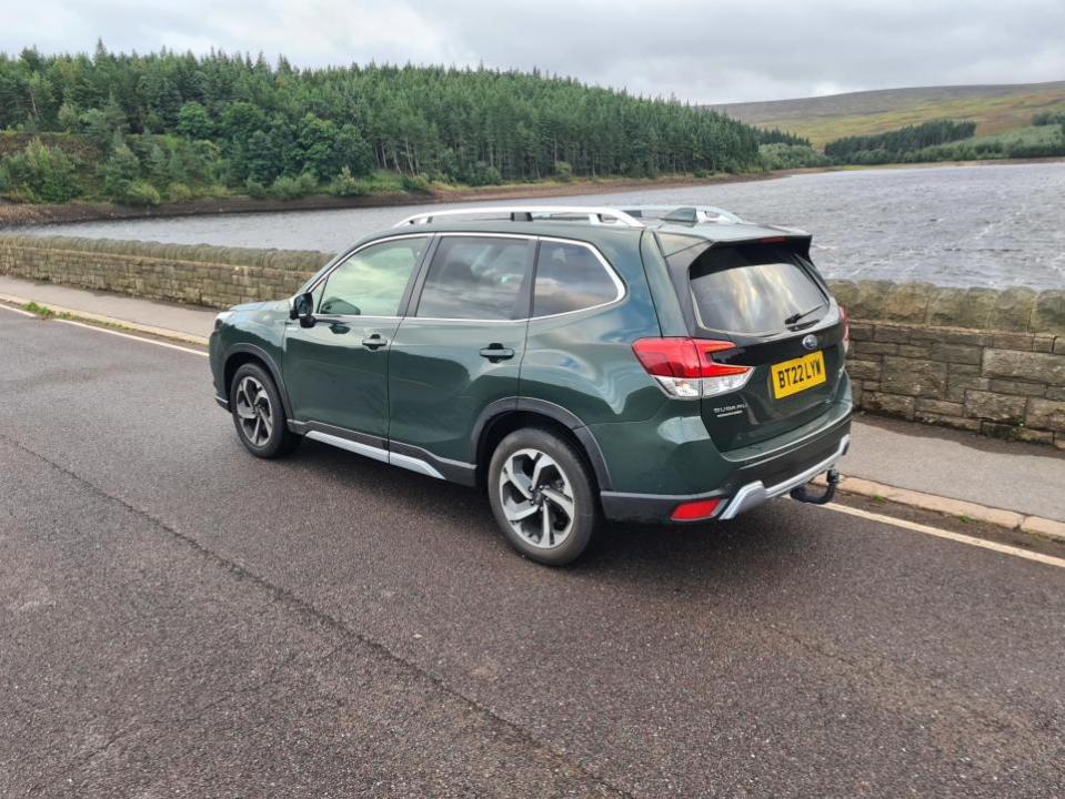 Bradford Telegraph dan Argus: Subaru Forester e-Boxer difoto di Yorkshire 