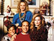 <p>(Schaden-)Frohes Fest! Wenn (von links) Rusty (Johnny Galecki), Audrey (Juliette Lewis), Clark (Chevy Chase) und Ellen Griswold (Beverly D"Angelo) jedes Jahr im Fernsehen ein von lustigen Katastrophen überschattetes Weihnachtsfest feiern, sorgen sie im wahrsten Sinne des Wortes für eine "Schöne Bescherung" (1989). (Bild: 1989 Warner Bros. Entertainment Inc. All rights reserved.)</p> 