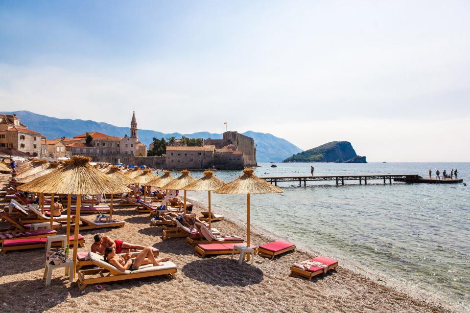 Sonne, Strand und das Meer: So entspannend kann ein Sommerurlaub sein.  - Copyright: picture alliance / pressefoto_korb | Micha Korb