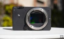 <p>Sigma fp L full-frame mirrorless camera hands-on</p> 