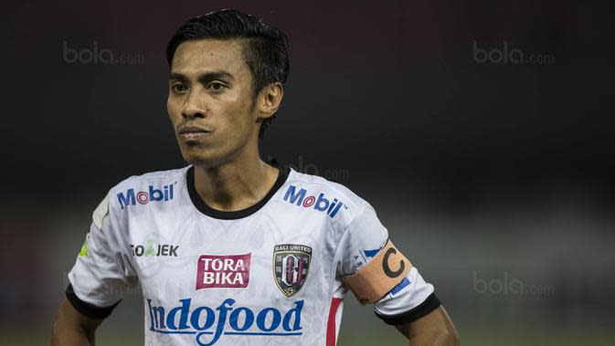 Gelandang Bali United, Fadil Sausu, saat tampil melawan Bhayangkara FC pada laga Liga 1 Indonesia di Stadion Patriot, Bekasi, Jumat (29/9/2017). Bhayangkara menang 3-2 atas Bali. (Bola.com/Vitalis Yogi Trisna)