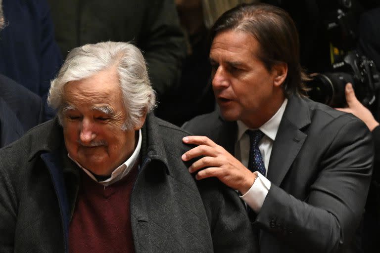 "Pepe" Mujica y Lacalle Pou, en el Parlamento uruguayo, el 26 de junio - Créditos: @PABLO PORCIUNCULA